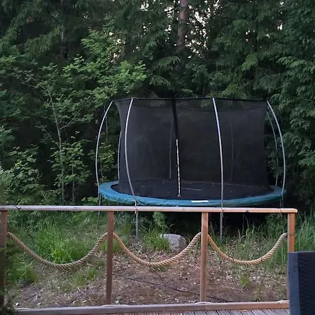 Moekki Ympaerivuotinen, Prázdninový dům