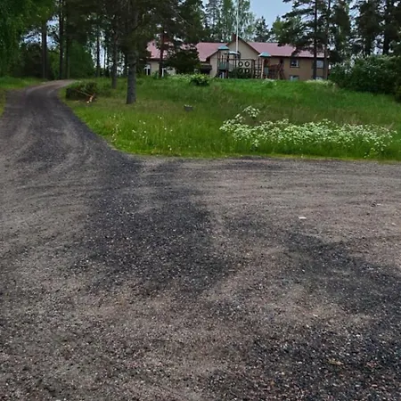 Moekki Ympaerivuotinen, *