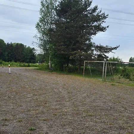 Moekki Ympaerivuotinen, Feriehus