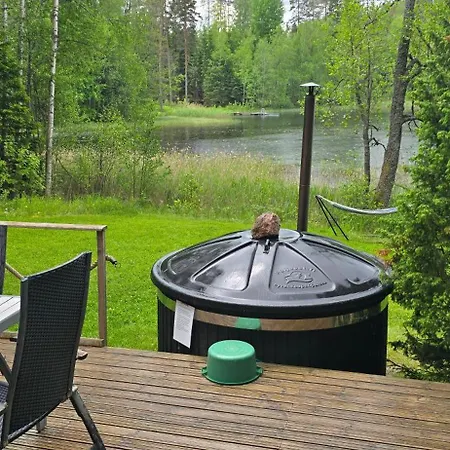 بيت للعطل Moekki Ympaerivuotinen, Tammela