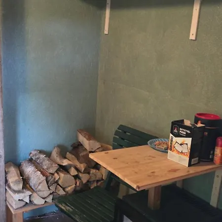 بيت للعطل Moekki Ympaerivuotinen, Tammela