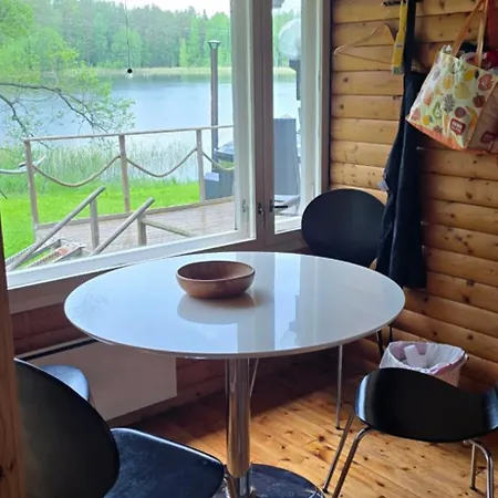 Moekki Ympaerivuotinen, Hébergement de vacances *