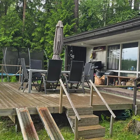 Moekki Ympaerivuotinen, Hébergement de vacances *