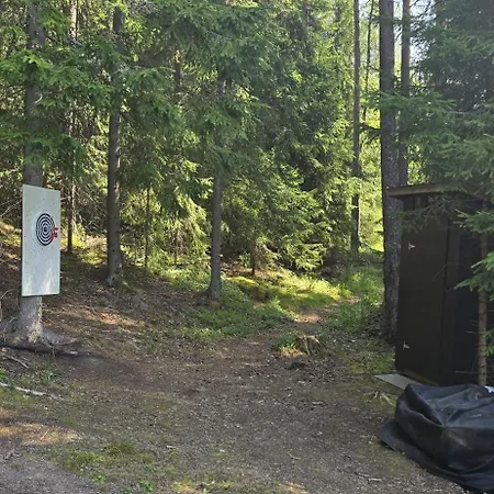 Moekki Ympaerivuotinen, Hébergement de vacances