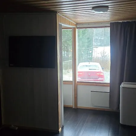 Moekki Ympaerivuotinen, Prázdninový dům