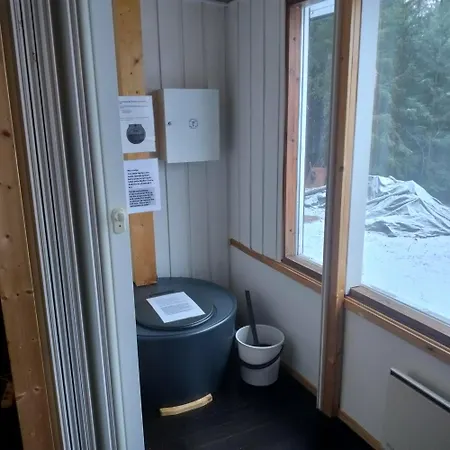 Moekki Ympaerivuotinen, Дом отдыха *
