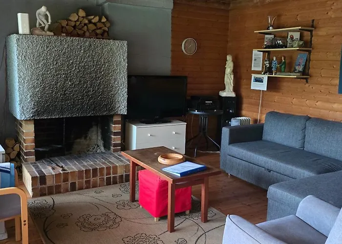 Moekki Ympaerivuotinen, 度假居 *