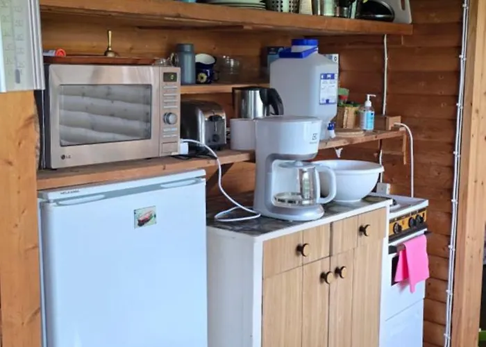 Moekki Ympaerivuotinen, 度假居